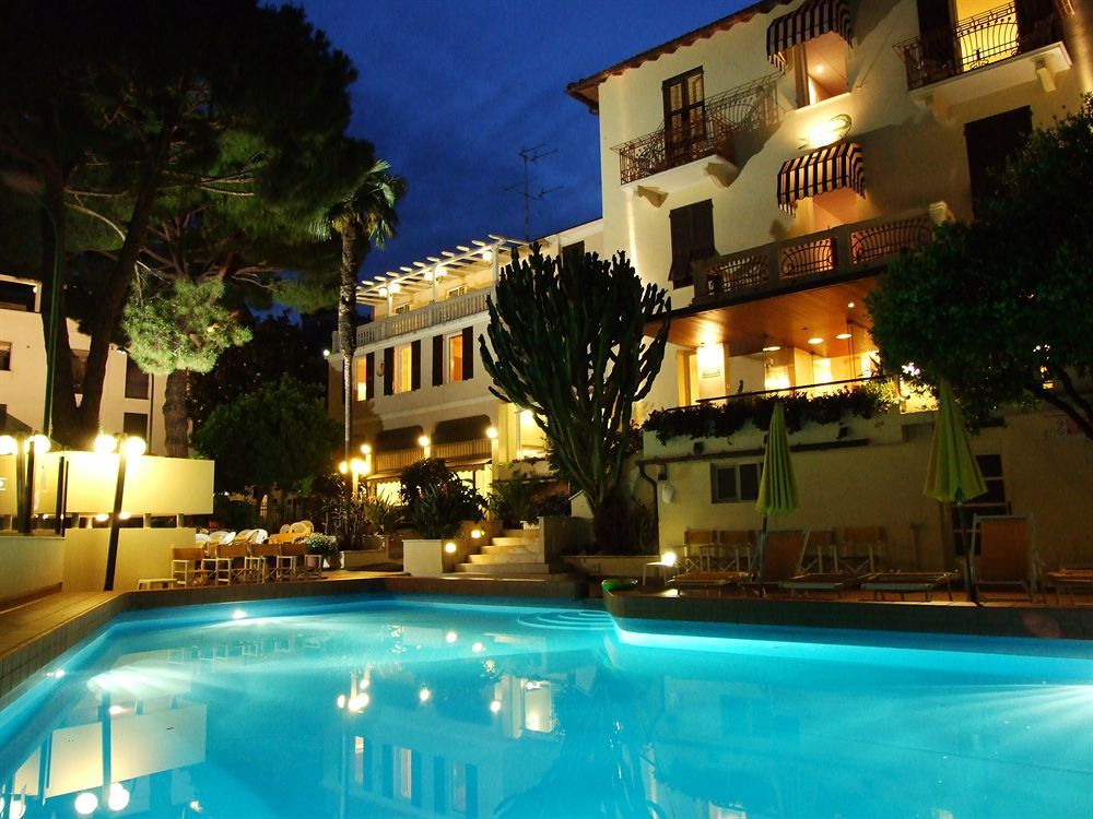 Coccodrillo & Hotel 3*