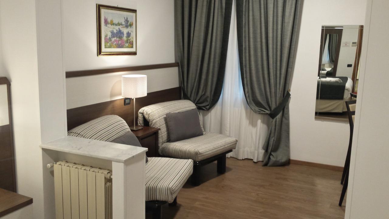 Coccodrillo & Hotel 3*