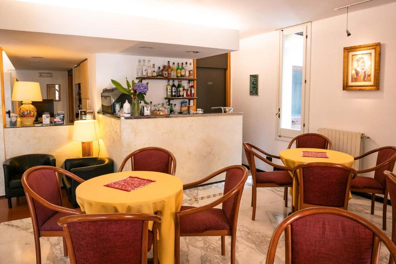 Hotel Coccodrillo & 3*